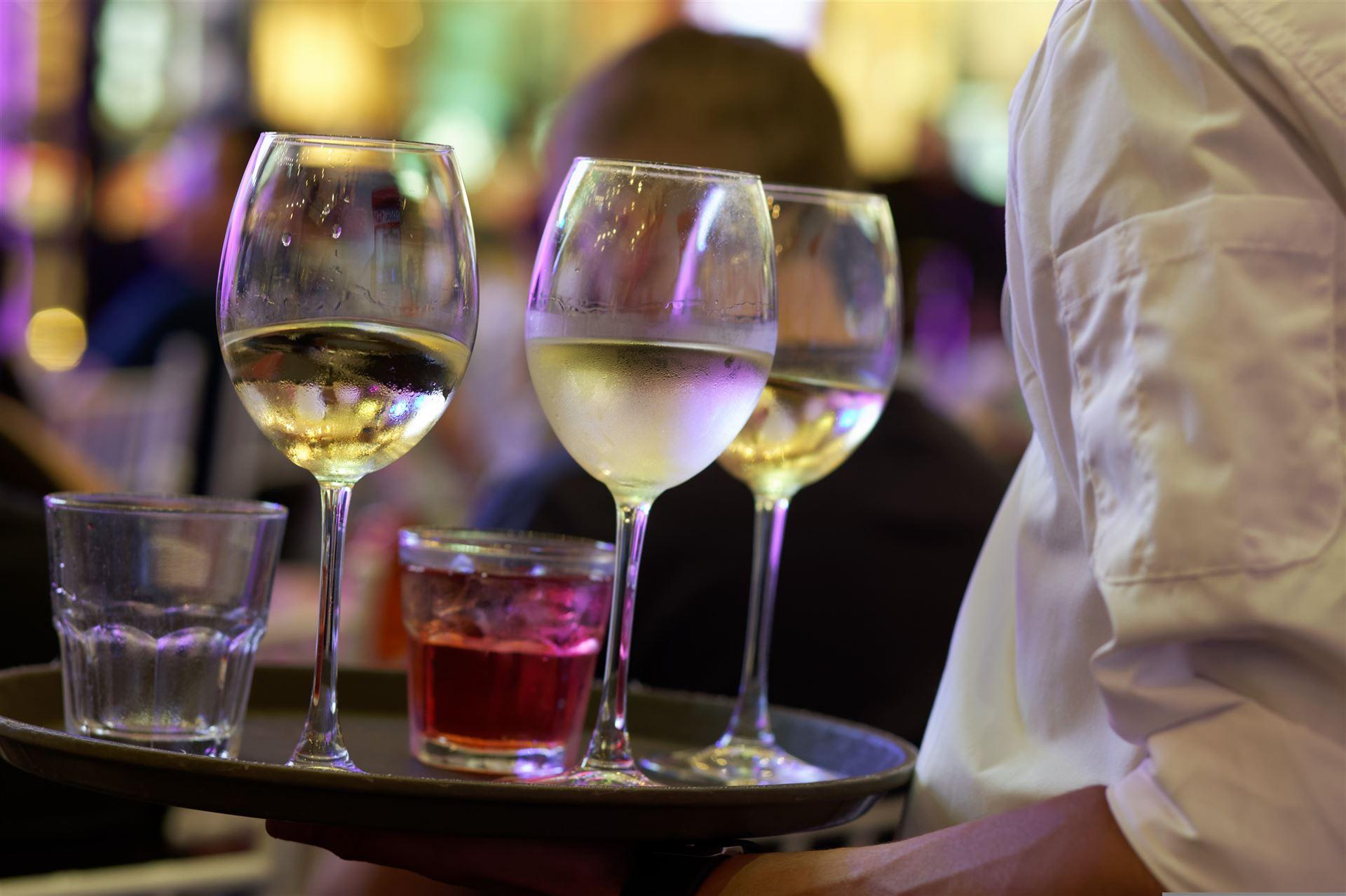 trinken, glas, wein, weinglas, alkohol, restaurant, bar, weingut, glas wein, zelebrieren, sauvignon, cabernet, kellner, flüssig, gourmet, portion, kellner, kellner, kellner, kellner, kellner